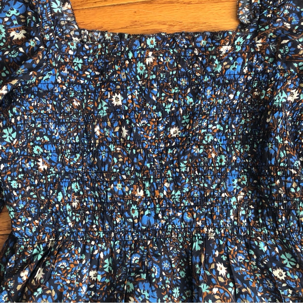 Vineyard Vines Fenwick Paisley Floral Smocked Blue Silk Top Women’s Size M NWOT - Picture 10 of 13